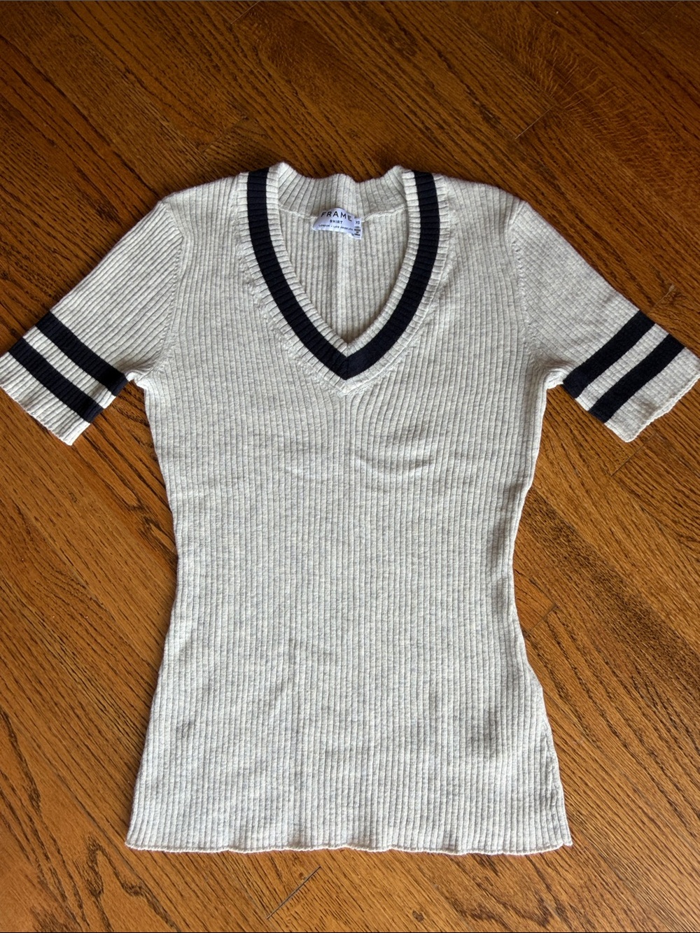 Frame Denim light gray  Ribbed V‑Neck Short Sleeve Top with Navy Stripes